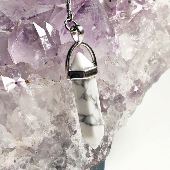 Express semi-precious white marble stone necklace - Picture 2 of 5